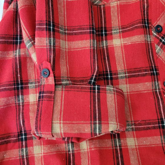 NWOT Love Tree Red Black Plaid Button Down Shirt Women's sz Medium - Picture 5 of 9